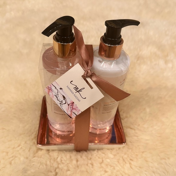 Sea Minerals Renewing Hand Lotion & Hand Soap Set with ceramic holder dish - Picture 3 of 12